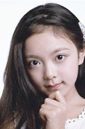 鞠萍多大资料,从童年荧屏女神到育儿专家的成长之路